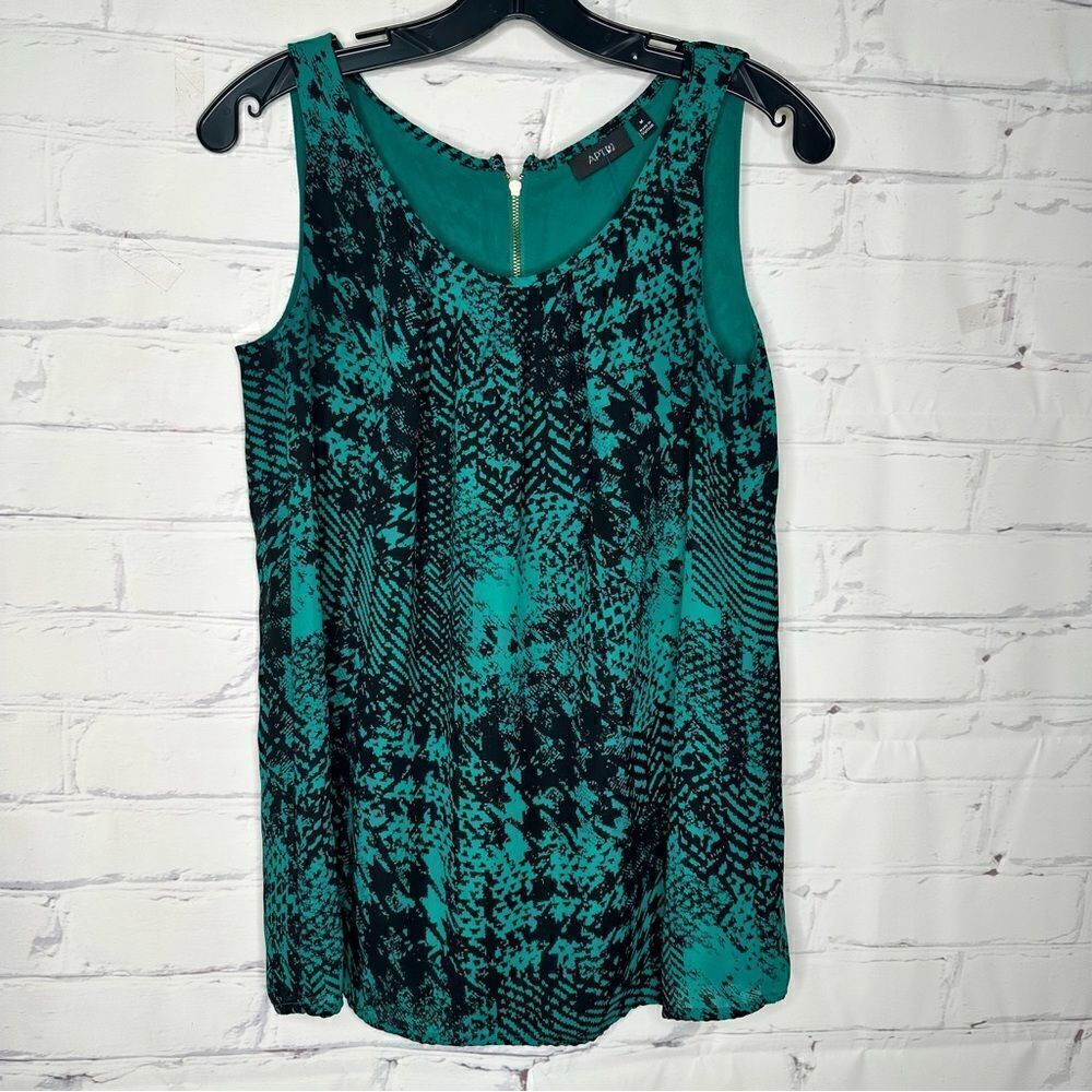 Apt 9  green medium top‎